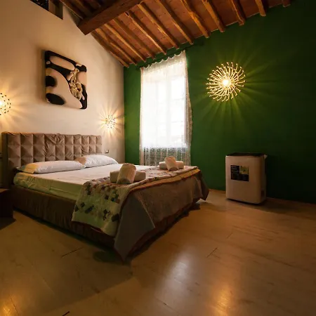 Apartment Pollock Attic In Historic City Center