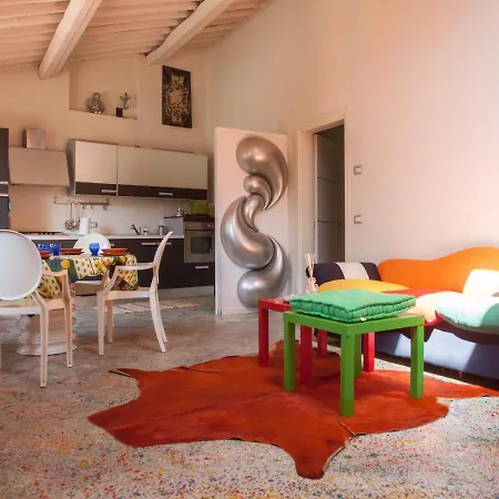 Pollock Attic In Historic City Center Lucca