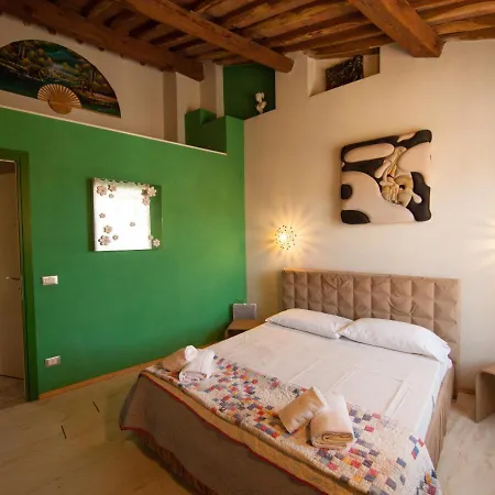 Pollock Attic In Historic City Center Lucca
