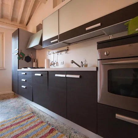 Apartment Pollock Attic In Historic City Center Lucca